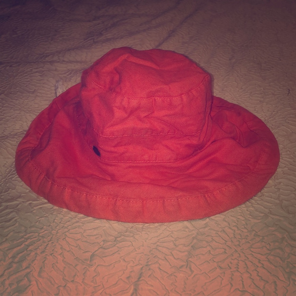 Bucket hat